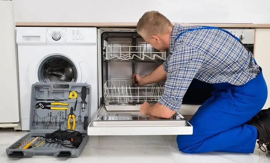 Avcılar Gorenje servisi teknisyen ekibi beyaz eşya tamiri yaparken